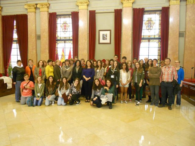 María Dolores Sánchez saluda a estudiantes y profesores del colegio El Limonar y de centros de Rumanía, Alemania, Turquía, Grecia, Polonia y Bulgaria - 1, Foto 1