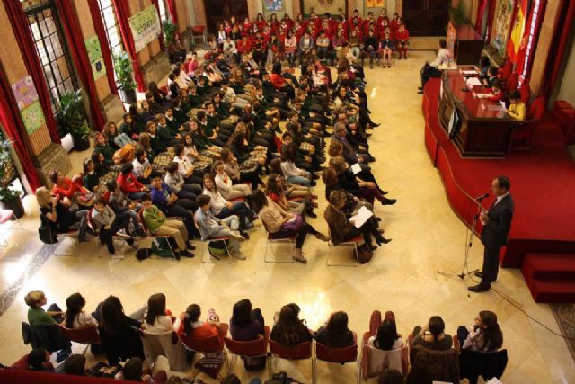 176 escolares protagonizan un Pleno en defensa de sus derechos y contra el maltrato - 1, Foto 1