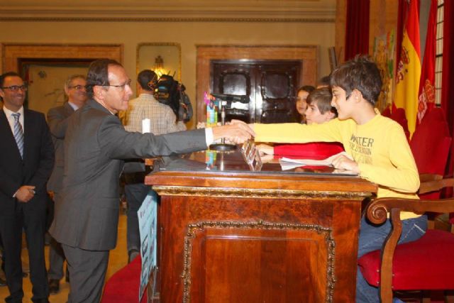 176 escolares protagonizan un Pleno en defensa de sus derechos y contra el maltrato - 2, Foto 2