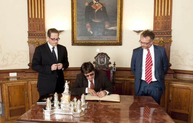 El embajador de Israel pasa por el Palacio Consistorial en su primera visita a Cartagena - 3, Foto 3