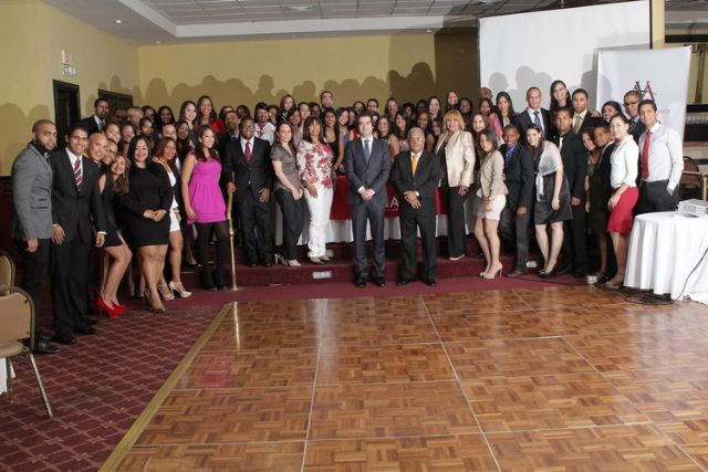 ENAE Business School celebra en Santo Domingo la primera graduación de estudiantes becados del MESCyT - 1, Foto 1