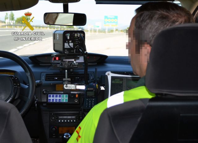 La Guardia Civil detiene a un conductor que circulaba a más del doble de la velocidad máxima permitida en Murcia - 2, Foto 2