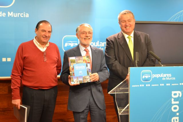 El PP recoge en un libro los 18 años cargados de 'Razones' que atestiguan la gran transformación de la Región - 1, Foto 1