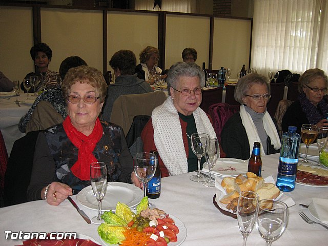 La Asociacin de Amas de Casa y Usuarios “Las Tres Avemaras” celebr una comida de convivencias, con motivo de las fiestas navideñas - 5