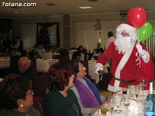 La Asociacin de Amas de Casa y Usuarios “Las Tres Avemaras” celebr una comida de convivencias, con motivo de las fiestas navideñas - 38
