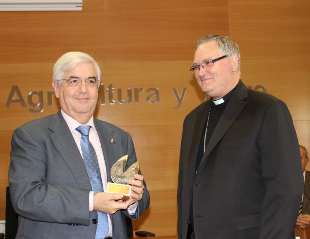 El alcalde recibe en nombre del Ayuntamiento de Jumilla, una distinción del CRDOP Queso de Murcia por su apoyo - 1, Foto 1