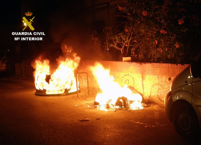 La Guardia Civil esclarece el incendio de contenedores durante la noche de Halloween en Lorquí - 1, Foto 1