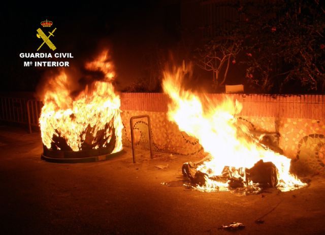 La Guardia Civil esclarece el incendio de contenedores durante la noche de Halloween en Lorquí - 2, Foto 2