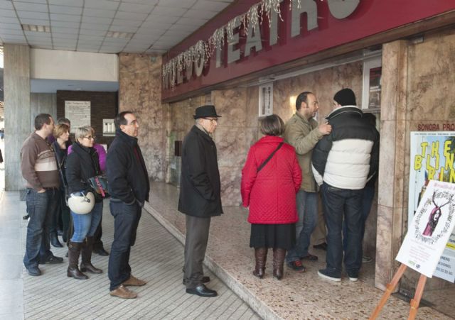 Decenas de personas hacen cola en la taquilla del concurso de chirigotas - 5, Foto 5