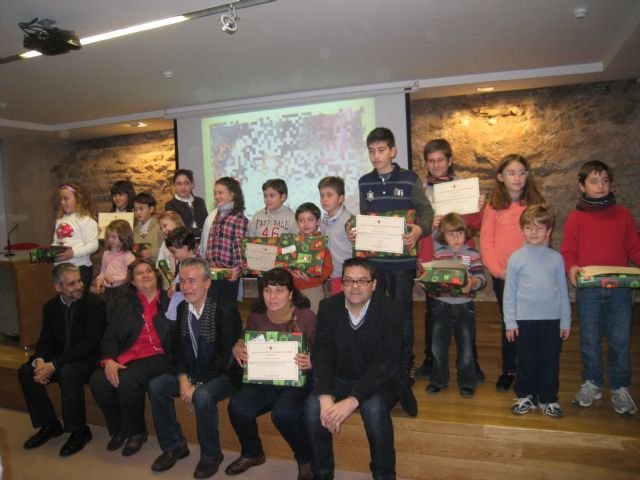 Cultura entrega los premios de la IX edición del concurso ´Pinta la Navidad en el Mubam´ - 1, Foto 1