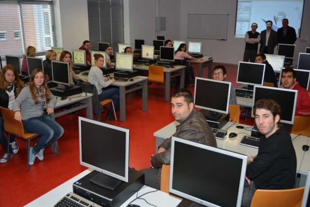 La Escuela de Arquitectura e Ingeniería de la Edificación cuenta con tres nuevas aulas de informática - 1, Foto 1