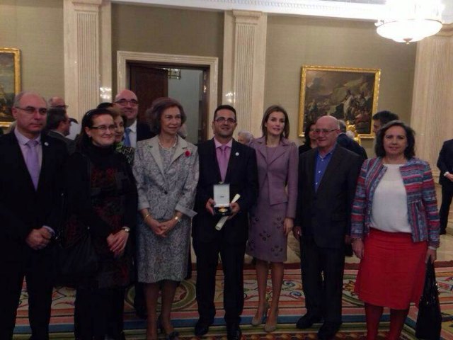 El totanero Juan Carrión, Presidente de FEDER, recoge la Cruz de Oro de la Solidaridad Social de la mano de Su Majestad la Reina Sofía, Foto 4