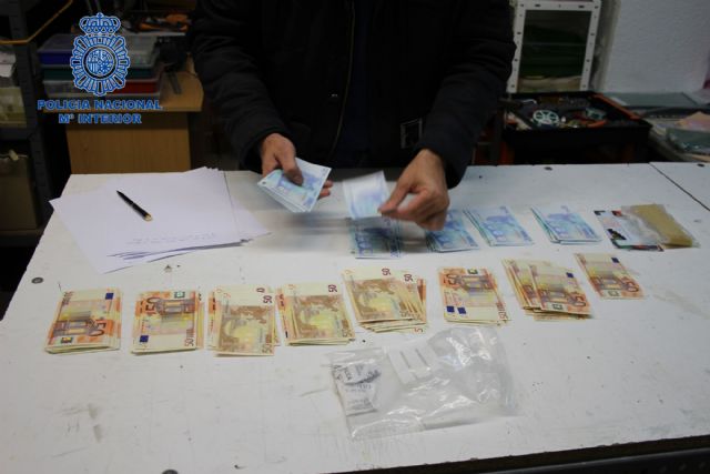 La Policía Nacional detiene a un individuo que elaboraba billetes falsos de 20 y 50 euros de forma artesanal - 2, Foto 2