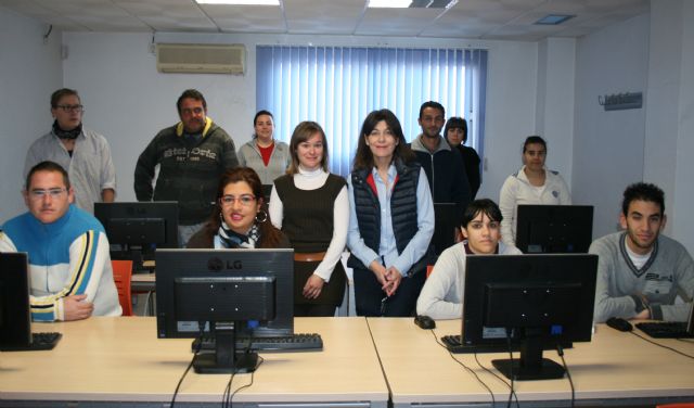 Vecinos de Lorquí inician un curso de informática básica y herramientas para buscar empleo en Internet - 1, Foto 1