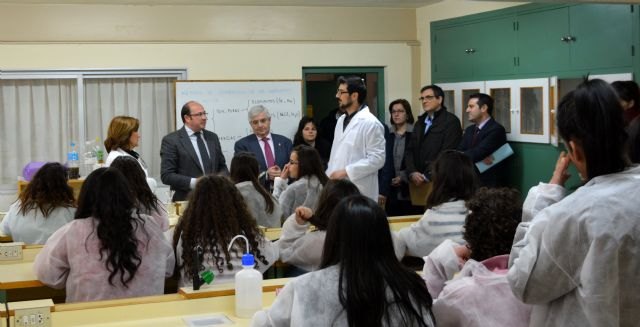 El IES Arzobispo Lozano conmemora su 60 aniversario con la puesta en marcha de un nuevo laboratorio de idiomas - 1, Foto 1