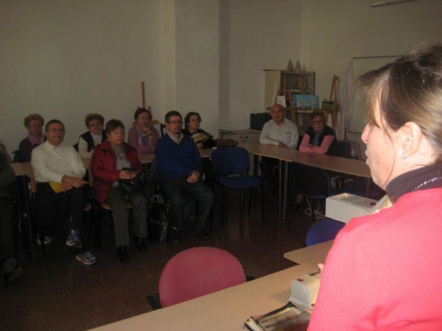 Medio centenar de mayores aprenden a entrenar su memoria - 2, Foto 2