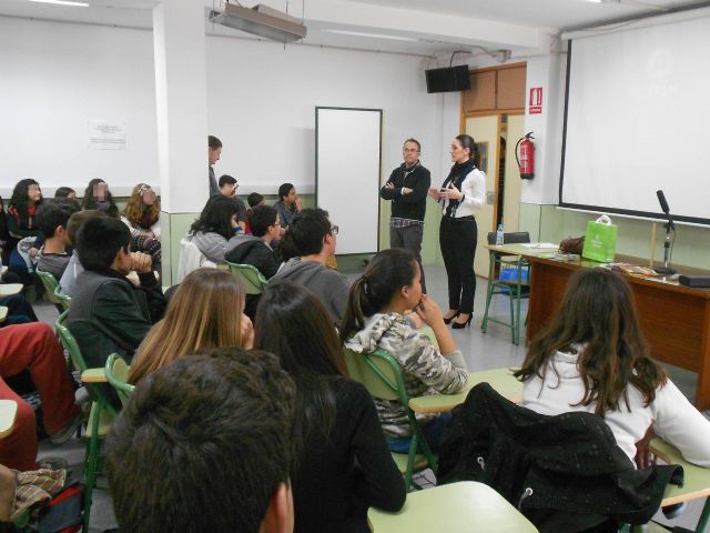 Los alumnos del IES Alquerías conocen Oxfam Intermón - 2, Foto 2