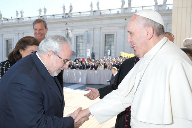 El presidente de la UCAM y su esposa celebran San Valentín junto al Papa - 1, Foto 1