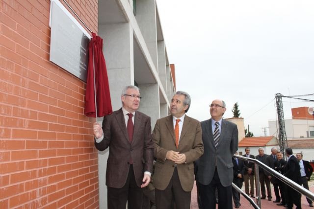 Valcárcel ensalza el trabajo y el compromiso de los equipos de investigadores de la Región - 1, Foto 1