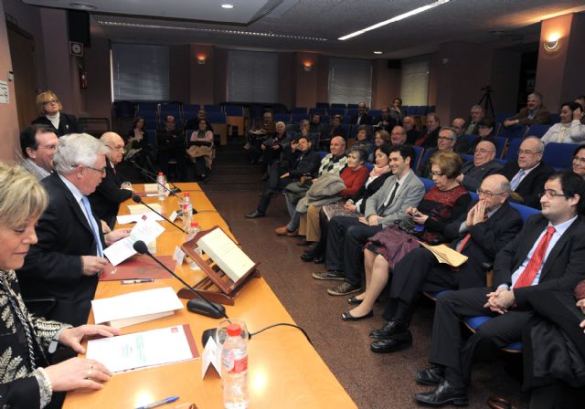 Publican un libro homenaje al profesor de Filología Románica de la Universidad de Murcia Fernando Carmona - 2, Foto 2