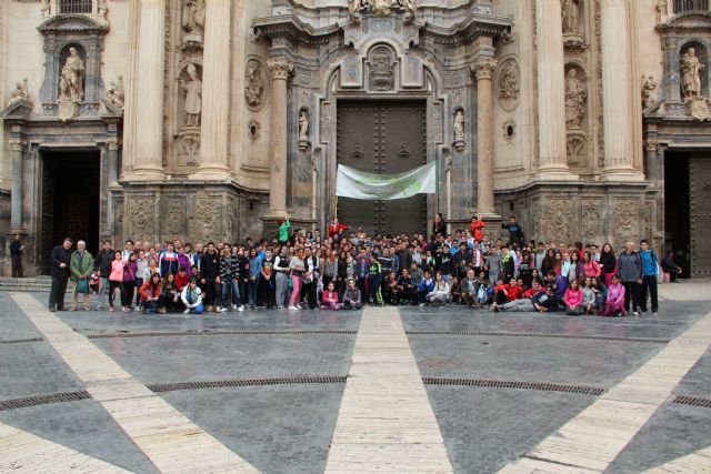 Alumnos y profesores del instituto Francisco de Goya de Molina peregrinan a la Catedral - 1, Foto 1