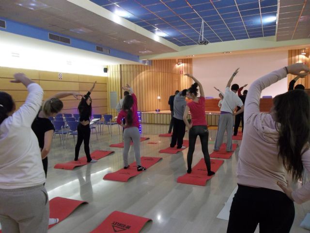 El Ayuntamiento de Murcia imparte clases de yoga a jóvenes en riesgo de exclusión educativa - 3, Foto 3