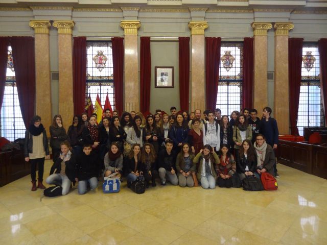 María Dolores Sánchez saluda a estudiantes y profesores del IES Alquibla (La Alberca) y el Lycée Grandmont de Tours (Francia) que participan en un intercambios - 1, Foto 1