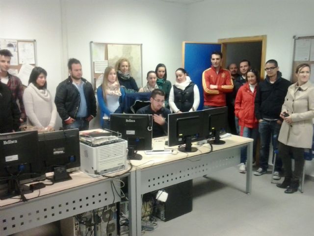 Alumnos del Centro Integrado de Formación Profesional del Campus Sociosanitario de Lorca visitan la sede del Servicio Municipal de Emergencias - 1, Foto 1