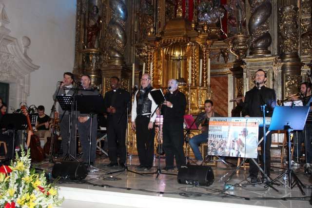 Más de 500 personas acudieron anoche al concierto vocacional en el que seis sacerdotes cantaron “La alegría de anunciar el Evangelio” - 1, Foto 1