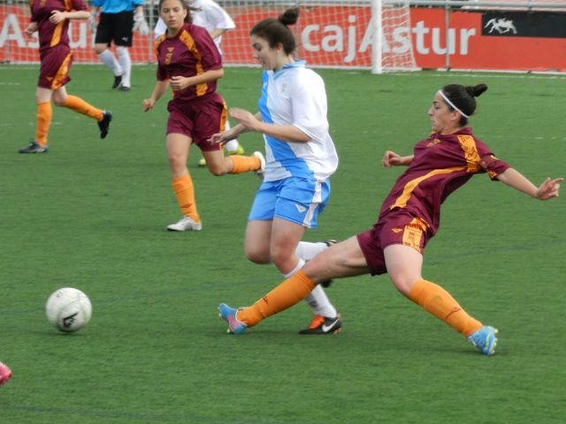 La selección juvenil femenina de fútbol consigue una importante victoria en el Nacional de Gijón - 1, Foto 1