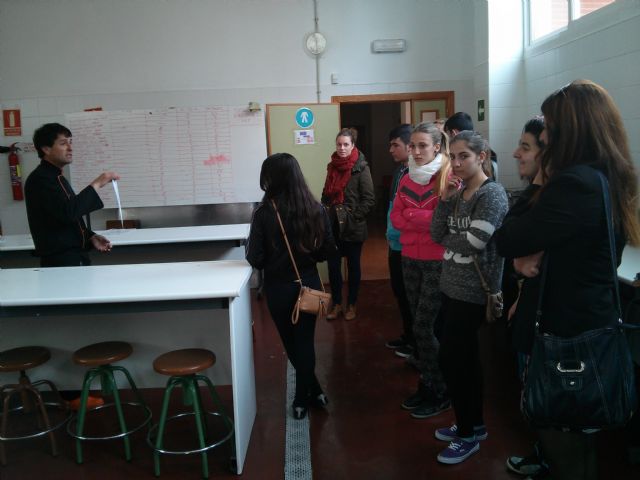 Alumnos del Aula Ocupacional visitan el Programa de Cualificación Profesional de Cocina que se imparte en el IES Juan Bosco de Lorca - 3, Foto 3