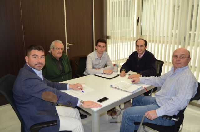 El concejal de Turismo se reunió con los técnicos de Famdif para tratar la mejora de la accesibilidad en playas - 1, Foto 1