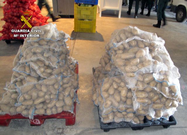 La Guardia Civil interviene más de cuatro toneladas de productos hortofrutícolas en un mercado de Murcia - 2, Foto 2