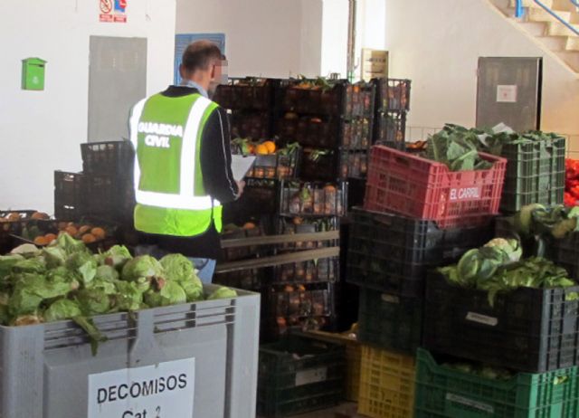 La Guardia Civil interviene más de cuatro toneladas de productos hortofrutícolas en un mercado de Murcia - 4, Foto 4