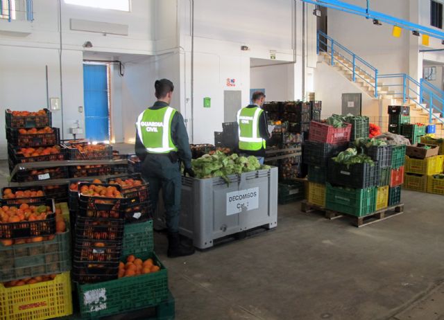 La Guardia Civil interviene más de cuatro toneladas de productos hortofrutícolas en un mercado de Murcia - 5, Foto 5