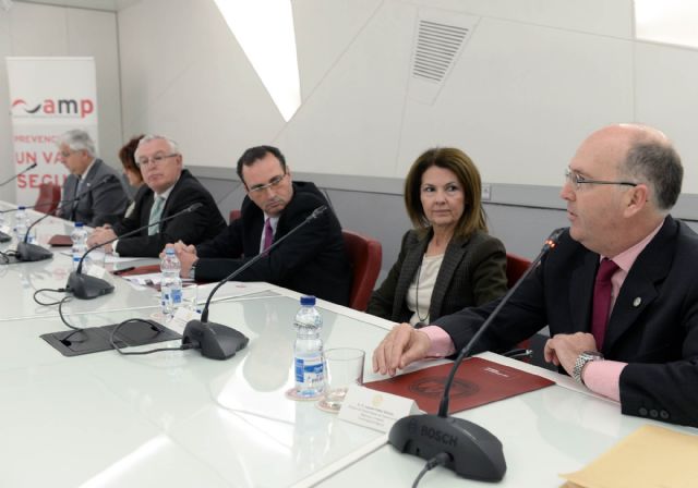 La Universidad de Murcia formará a los profesionales en prevención de riesgos laborales - 3, Foto 3