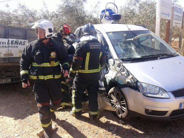 Los Bomberos de Cartagena trabajan el día de su patrón - 1, Foto 1