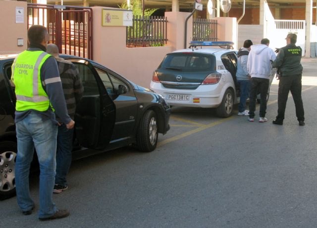 La Guardia Civil desmantela un grupo delictivo dedicado a la sustracción de mobiliario de establecimientos del Mar Menor - 2, Foto 2