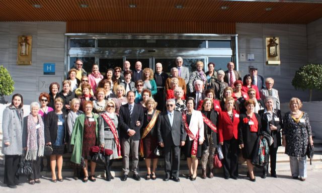 Las 29 candidatas a Reina de los Mayores comparten un desayuno con el Alcalde antes de iniciar su jornada de convivencia en Abarán - 1, Foto 1