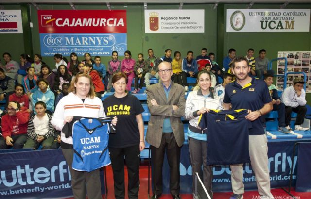 Sesión de tenis de mesa con los chavales de los Centros Interculturales - 1, Foto 1