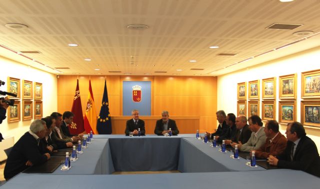 El presidente de la Comunidad recibe al Consejo Rector de la Federación de Cooperativas Agrarias de Murcia - 3, Foto 3