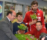 Educacin apoya a los emprendedores de Astrapace en el proceso de comercializacin de las plantas que producen en su centro de autoempleo