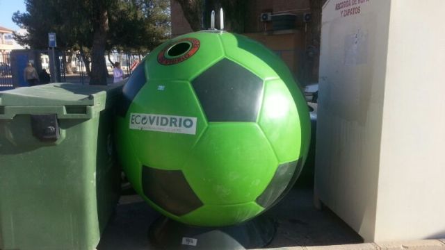 Un balon gigante a las puertas del colegio nueva escuela - 1, Foto 1