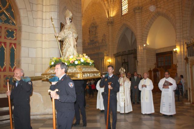 60 policías locales son condecorados por sus méritos o relevantes servicios en la festividad de su Patrón - 5, Foto 5