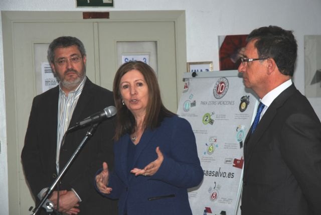 Los mayores del Centro Murcia II se forman en materia de seguridad ciudadana - 1, Foto 1