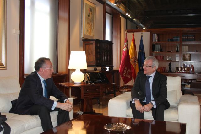 El presidente de la Comunidad recibe al presidente de la Asociación Española de Tecnologías de Defensa, Aeronáutica y Espacio - 1, Foto 1