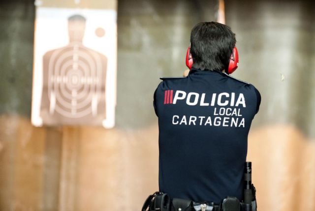 La Policía Local perfecciona sus conocimientos en el uso de armas - 1, Foto 1