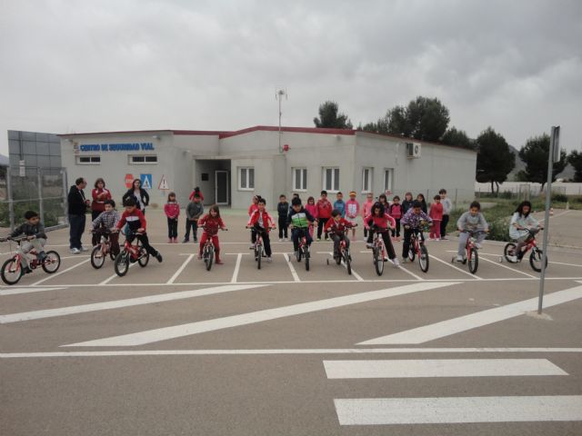 Decenas de niños y niñas pasan durante estos días de vacaciones, por el Centro Infantil de Tráfico - 1, Foto 1