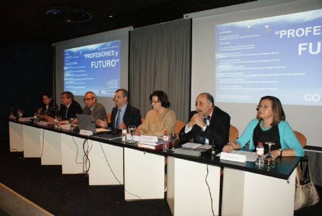 Colectivos profesionales debaten sobre las leyes que regulan su ejercicio y lo que espera la sociedad de ellos - 1, Foto 1