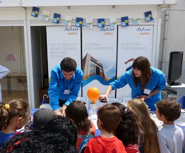 SABIC acerca la química a los estudiantes a través de talleres y demostraciones - 1, Foto 1